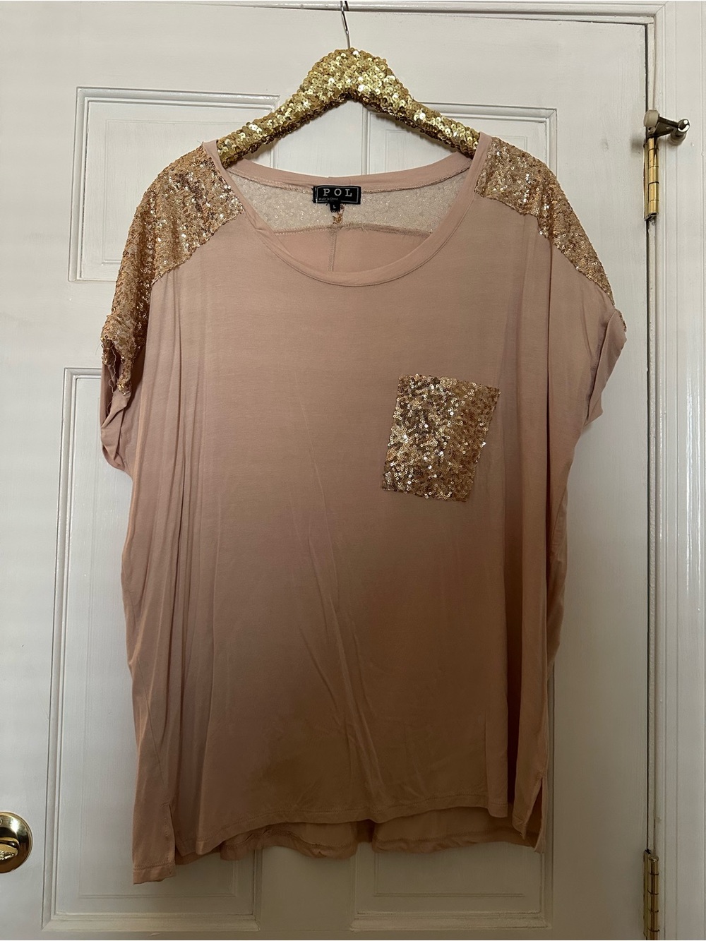 POL Tan Gold Sequin Shoulder & Pocket Short Sleeve Tee Size Large